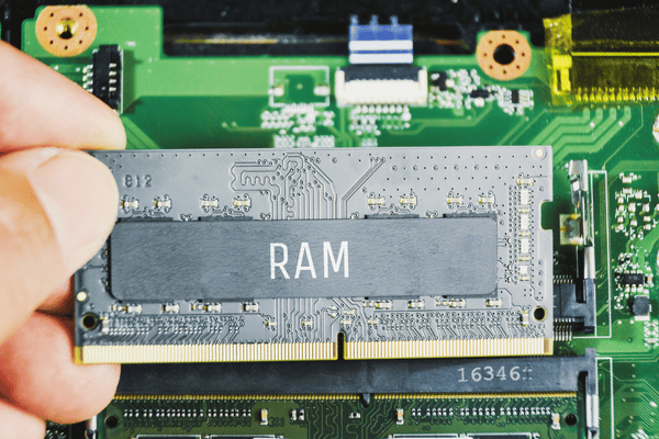 Controlled-impedance HDI memory board recovering DDR5 write margin