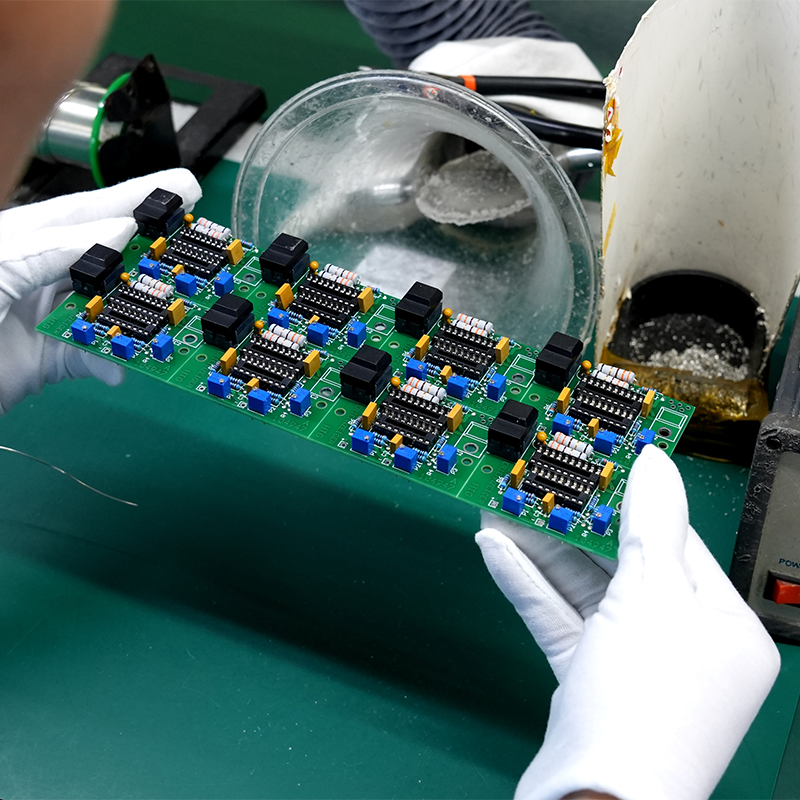 SMT Assembly robotics and fine-pitch surface mount